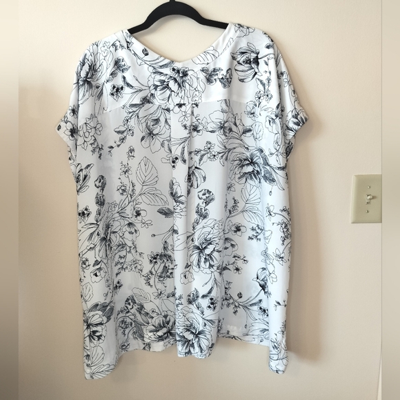 Liz Claiborne Floral Pattern Blouse - Picture 4 of 8